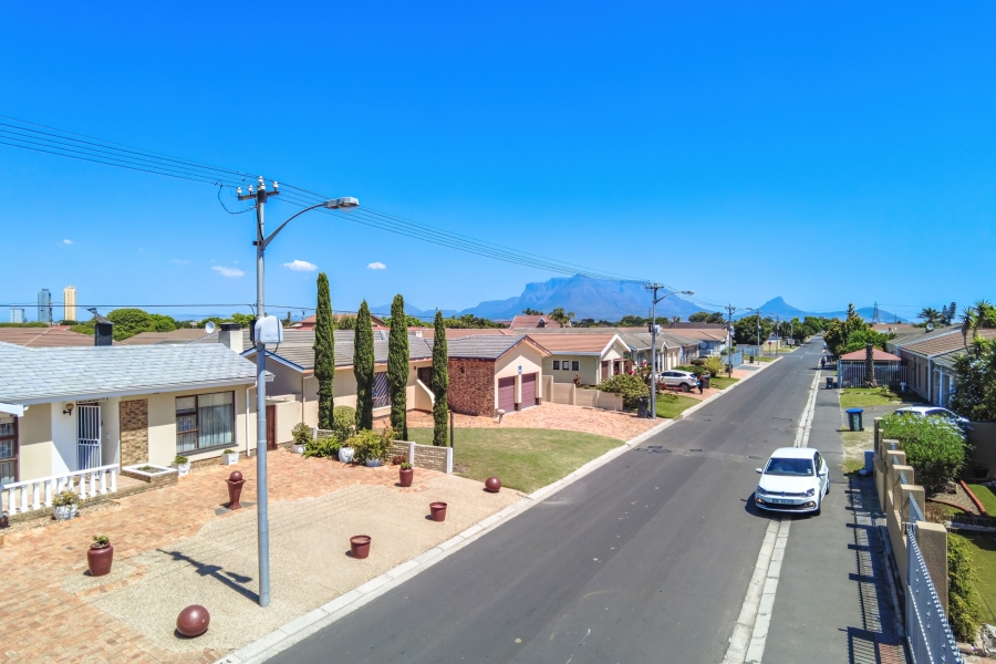 4 Bedroom Property for Sale in Goodwood Park Western Cape